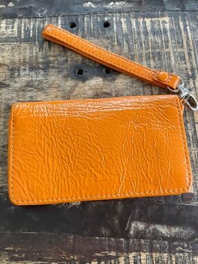 Hobo leather wristlet,tan.